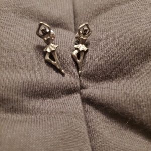 Beautiful vintage silver tone bailarina earrings